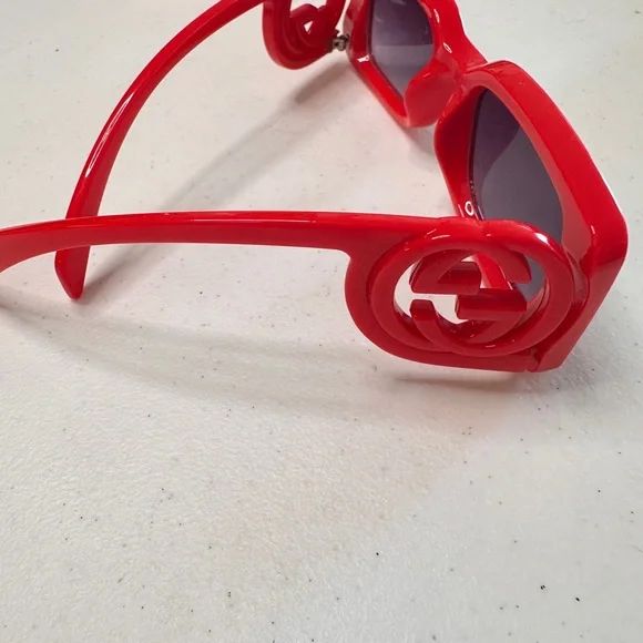 Gucci Red Sunglasses with Logo Detail - Picture 5 of 7
